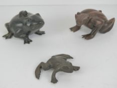 An Oriental style painted brass frog, together with a cast brass frog, 6cm,