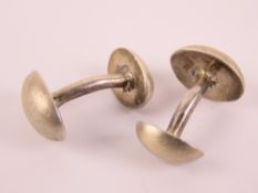 A pair of 925 silver cufflinks of pain fixed bar form.