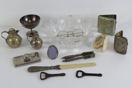 A Dartington Crystal sunflower bowl, 23c