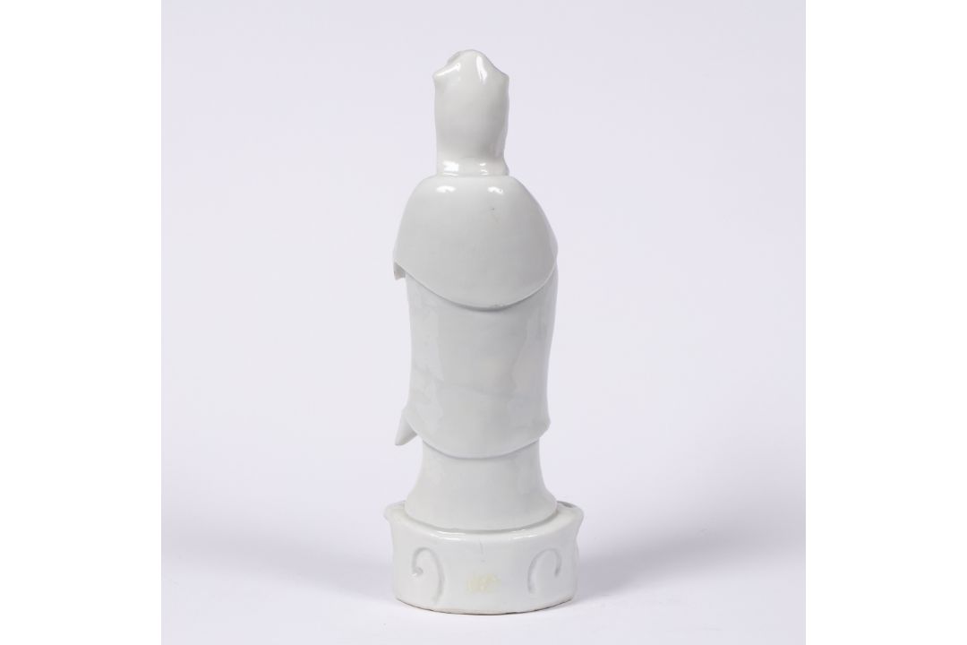 Blanc de chine standing figure of Guanyin Chinese, early 19th Century heavily potted, on a wave - Image 2 of 3