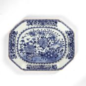 Blue and white export small platter Chinese, circa 1800 painted with a fence, peony and birds, 32.