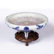 Porcelain shallow rounded bowl Japanese, Kozan Studio, Meiji-Taisho period signed within a