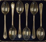 Silver hallmarked Golf Spoons Cased: Sheffield letter q 1933 set of 6 spoons having crossed clubs