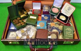 Coin / Medallion Collection – To consist of British and Foreign currency 10p, 50, crowns together