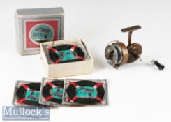 Pezon et Michel ‘Luxor’ fixed spool reel LHW, brass body, runs smooth together with 9x cards of