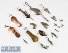 Collection of various interesting baits, spoons, spinners and lead weights (13) – incl good Silk