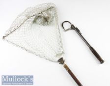 Hardy Bros Extending Landing Net handle measures 93cm when extended^ Y shaped net measures 40cm