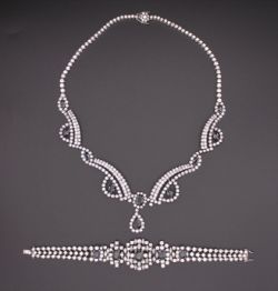 Antiques, Interiors and Collectables