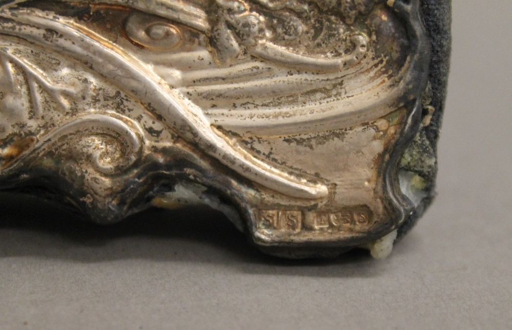 A silver photograph frame decorated with birds. 10 cm wide. - Image 3 of 3
