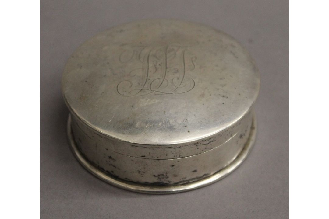 A Chinese round silver box. 9 cm diameter. 7.2 troy ounces. - Image 1 of 3