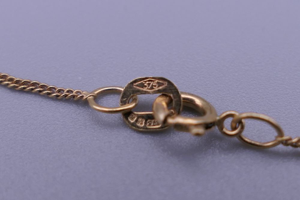 A tigers eye pendant on a 9 ct gold chain and a tigers eye bracelet. The latter 17 cm long. - Image 5 of 8