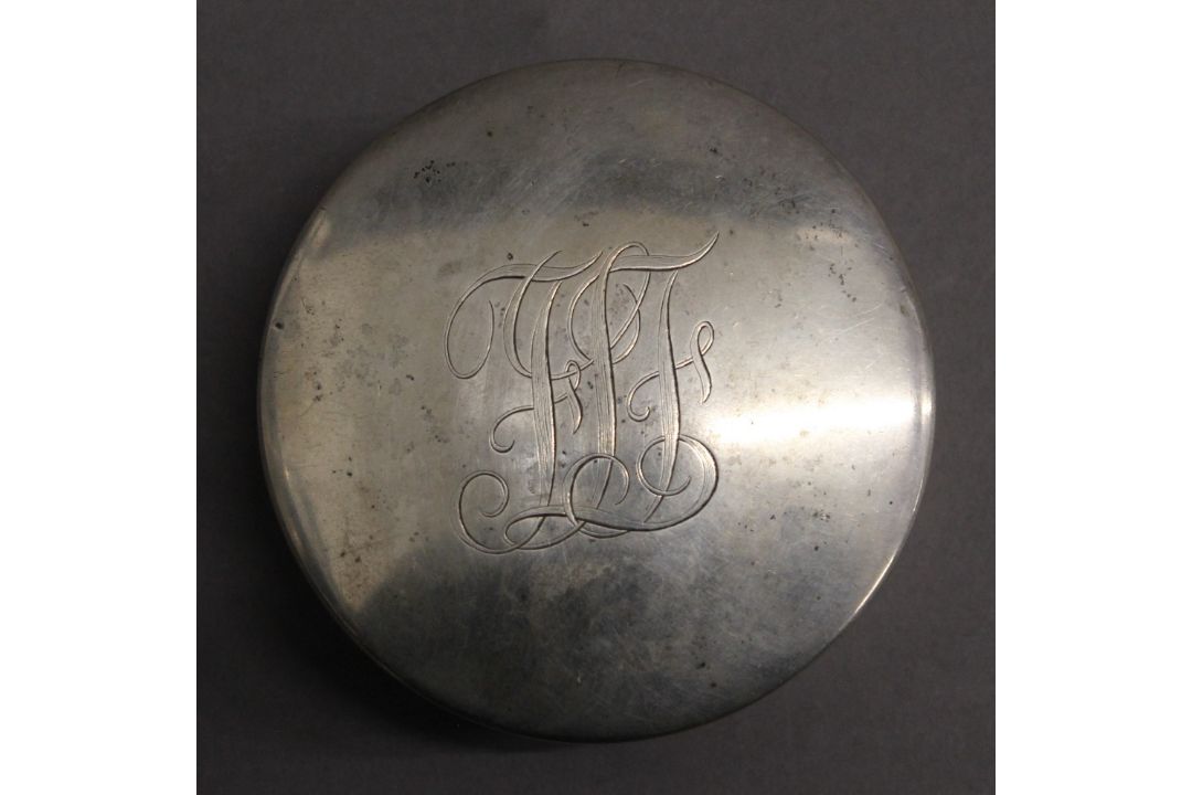 A Chinese round silver box. 9 cm diameter. 7.2 troy ounces. - Image 2 of 3