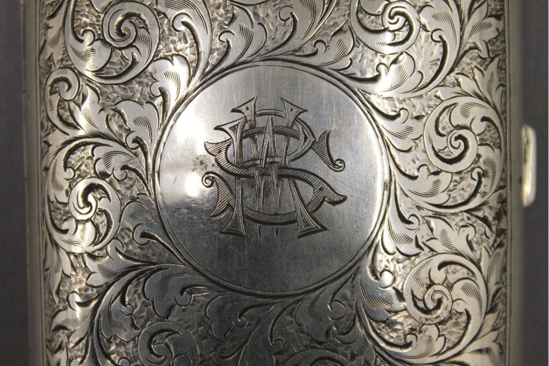 A silver cigar case. 12 cm high. 4.7 troy ounces. - Image 2 of 6