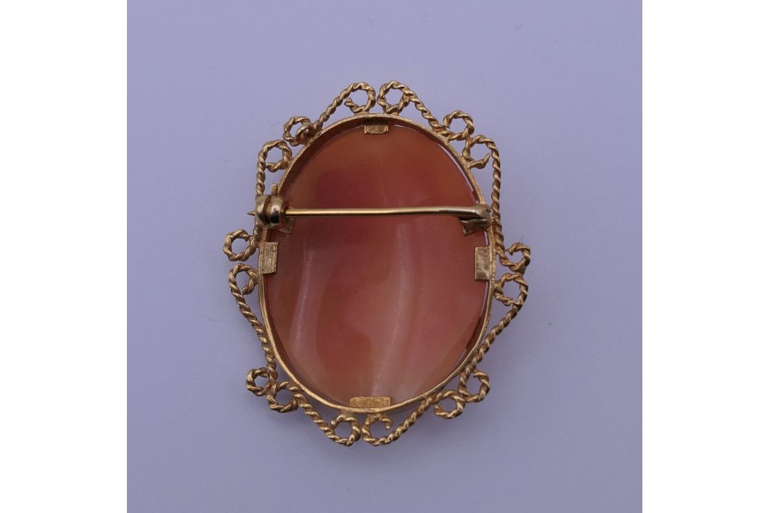 A 9 ct gold framed cameo brooch and a 9 ct gold framed cameo pendant on a 9 ct gold chain. - Image 2 of 5