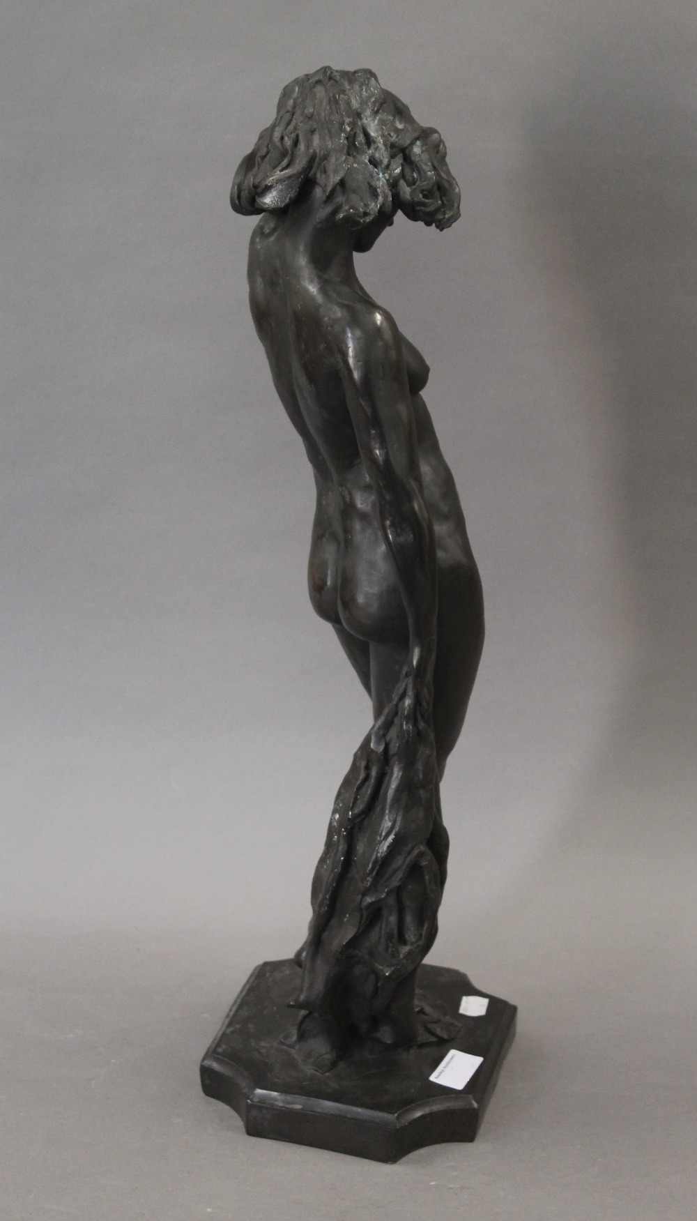 A resin model of a nude female. 61 cm high. - Image 3 of 3
