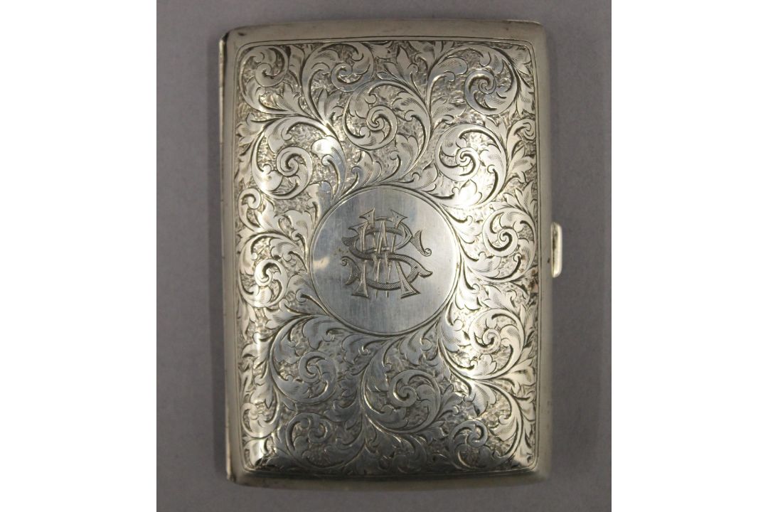 A silver cigar case. 12 cm high. 4.7 troy ounces. - Image 1 of 6