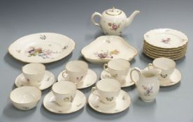 Copenhagen tea service decorated with flowers