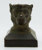 Chinese bronze stamp depicting a monkey, 4cm high