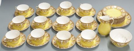 A quantity of Royal Worcester dinner and teaware