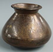 19thC or earlier Japanese bronze vase with engraved decoration, H12cm