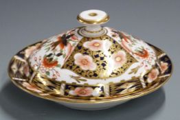 Crown Derby Imari muffin dish and cover, H10.5cm diameter 20.5cm