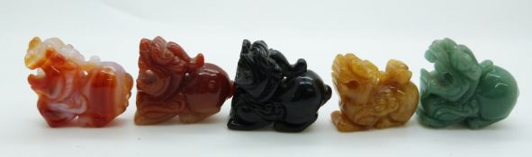 Set of five Chinese quartz lions, each signed to the base, H4cm