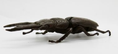 Japanese bronze beetle with opening section and mark to base, 13cm