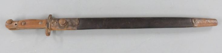 British Army bayonet, marked GR1907 and Vickers to the the 43cm blade, with leather scabbard
