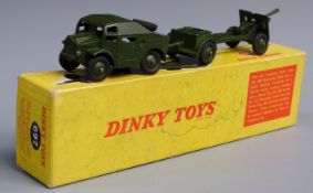 Dinky Toys diecast model 25-Pounder Field Gun Set with Field Artillery Tractor 688, 25 Pr Gun