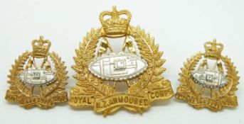 New Zealand Army Royal NZ Armoured Corps Officer's gilt cap and collar badges, marked Gaunt to