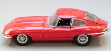 Franklin Mint 1:24 scale diecast model 1961 Jaguar E-Type, in original box.