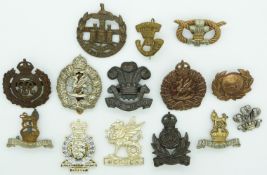 Fourteen British Army Welsh Regiment, Dorsetshire Regiment, Wessex Regiment etc metal hat badges,