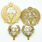 New Zealand Army 9th Hawkes Bay Regiment other ranks metal cap and collar badges together with an