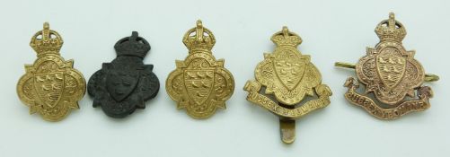 Five British Army Sussex Yeomanry metal badges including an officer's example