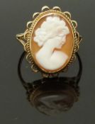 A 9ct gold ring set with a cameo, size G, 1.88g