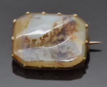 Victorian brooch set with a dendritic agate panel, 2 x 1.6cm