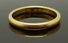 A 22ct gold wedding band / ring, size L/M, 3.30g