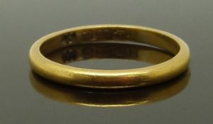 A 22ct gold wedding band/ ring, size L/M, 2.61g