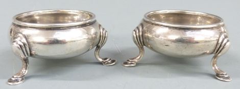 George V pair of hallmarked silver salts in the Georgian style, raised on three feet, London 1912