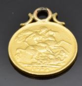A 1904 gold full sovereign in pendant mount, 8.5g