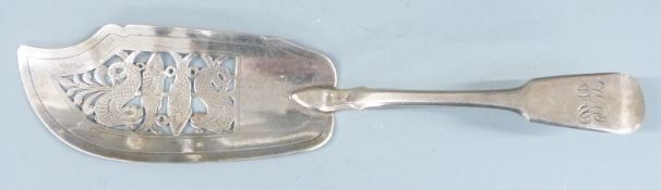 Georgian hallmarked silver fish slice with pierced and engraved decoration depicting fish, London