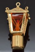 A 14k gold charm in the form of a lamp, 8.4g