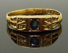 Edwardian 18ct gold ring set with a sapphire and diamonds, Birmingham 1909, size P, 2.05g