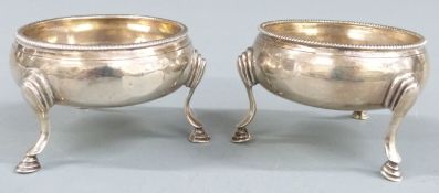 Two Georgian hallmarked silver salts raised on three feet, London 1781 and 1785 maker Thomas