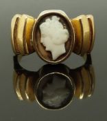 French Art Deco 18ct gold ring set with a cameo, size N, 5.23g