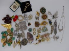 A collection of vintage brooches including paste, Exquisite, Sphinx, etc