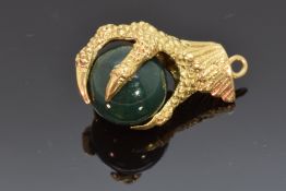 A 9ct gold pendant/ charm in the form of a claw holding a blood stone, 6.2g
