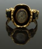 Victorian 18ct gold ring set with plaited hair to the central glass compartment surrounded by