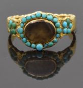 Victorian mourning ring set with hair to the central glass compartment/ locket surrounded by