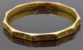 A 9ct gold bangle with engraved scrolling decoration, 6.1g